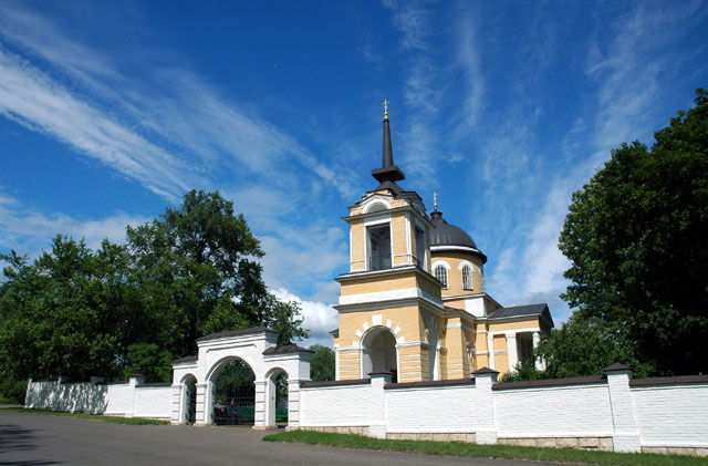 Церковь Михаила Архангела в "Тарханах"
