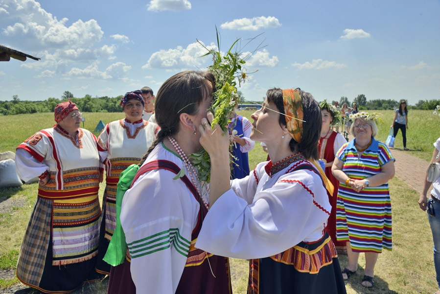 Народные гуляния на Троицу в "Тарханах"