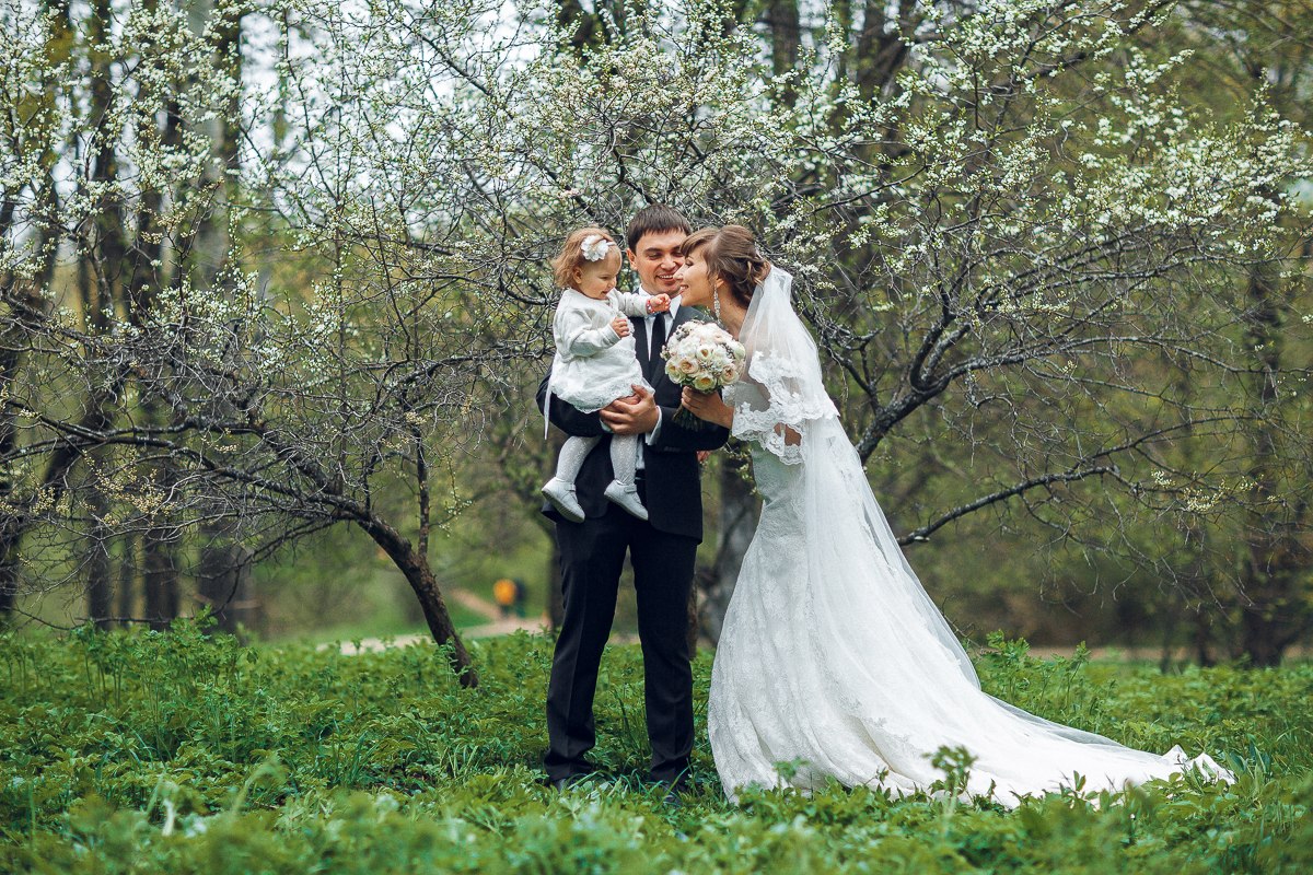 Выездная церемония в “Тарханах”, Ольга и Сергей, май 2014 года. Фото - Александр Сергеев