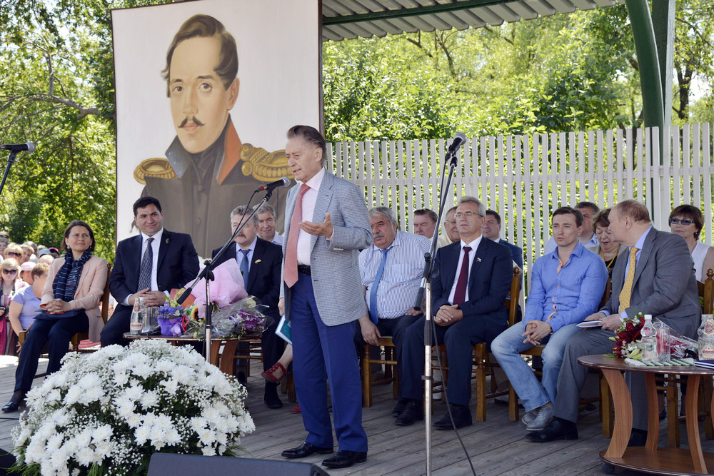 А.Д. Дементьев - советский и российский поэт. Лауреат Государственной премии СССР. 5 июля 2014 года