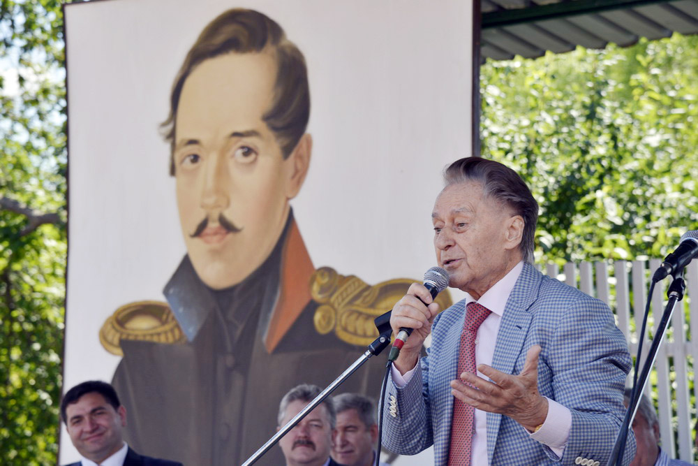А.Д. Дементьев - советский и российский поэт. Лауреат Государственной премии СССР. 5 июля 2014 года