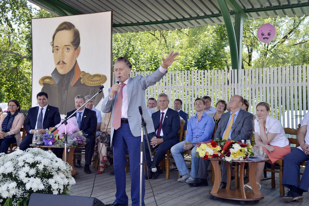 А.Д. Дементьев - советский и российский поэт. Лауреат Государственной премии СССР. 5 июля 2014 года