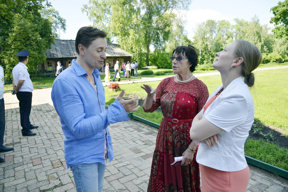 Экскурсия по усадьбе для гостей праздника