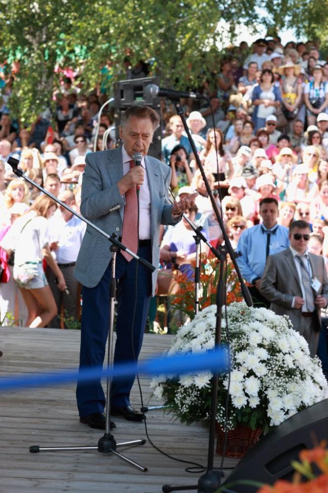 А.Д. Дементьев - советский и российский поэт. Лауреат Государственной премии СССР