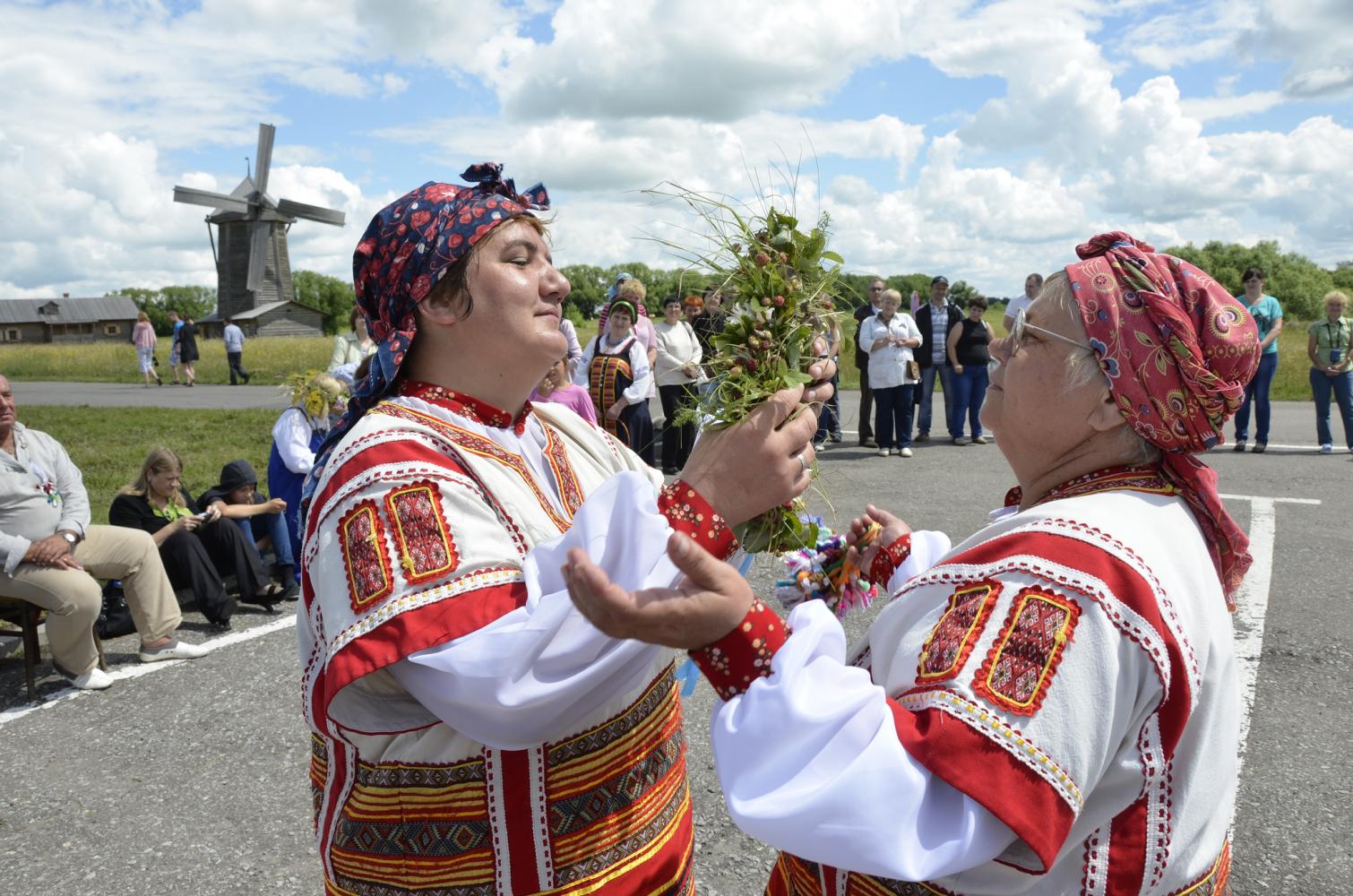 Народные гуляния на Троицу и Семик в "Тарханах"