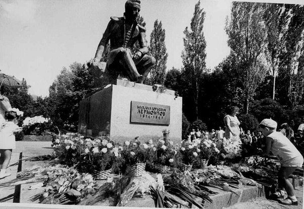 Памятник М.Ю.Лермонтову в г. Лермонтов