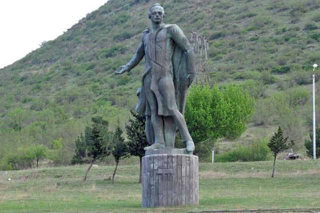 Джвари. Памятник М.Ю. Лермонтову