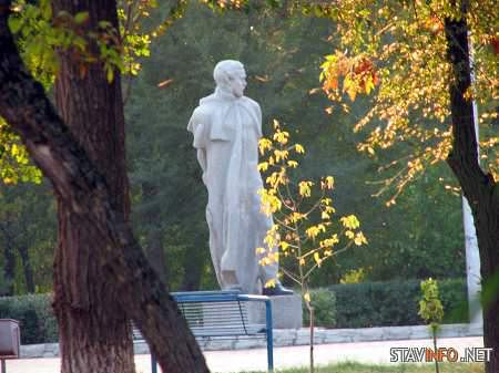 Памятник М.Ю. Лермонтову. Буденновск