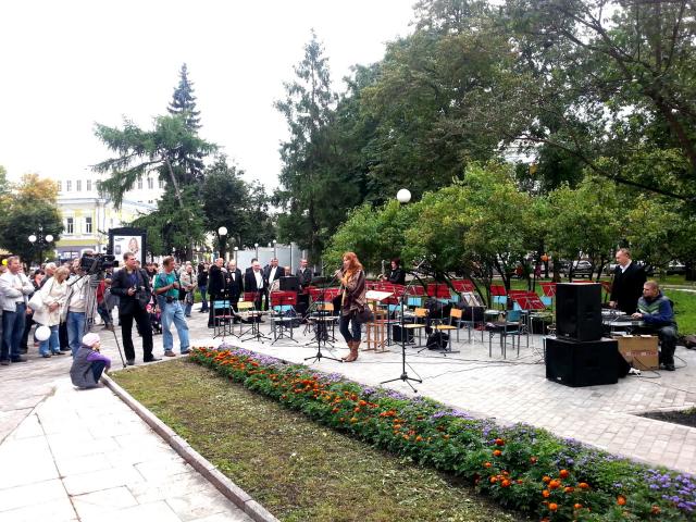 Сквер Д. Давыдова. Бородино. Стихи М.Ю. Лермонтова. Парад оркестров