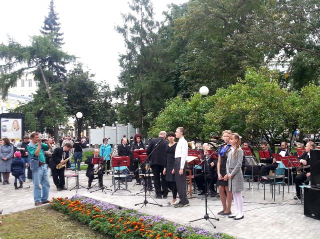 Сквер Д. Давыдова. Бородино. Стихи М.Ю. Лермонтова. Парад оркестров