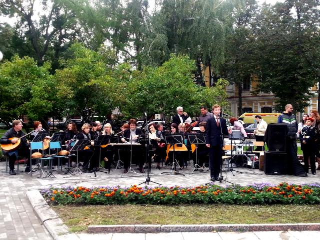 Сквер Д. Давыдова. Бородино. Стихи М.Ю. Лермонтова. Парад оркестров