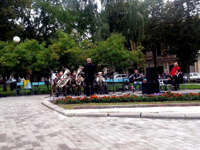 Сквер Д. Давыдова. Бородино. Стихи М.Ю. Лермонтова. Парад оркестров