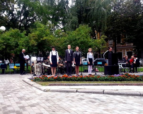 Сквер Д. Давыдова. Бородино. Стихи М.Ю. Лермонтова. Парад оркестров