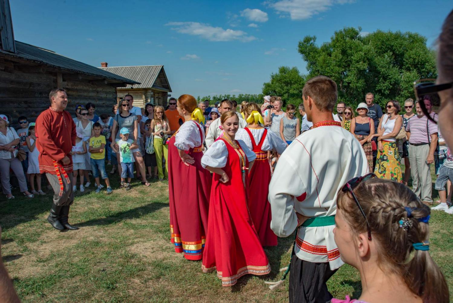 Яблочный Спас в «Тарханах» 19.08.2017 года. Фотограф В. Курносов