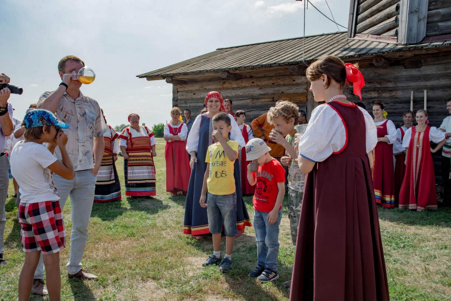 Яблочный Спас в «Тарханах» 19.08.2017 года. Фотограф В. Курносов