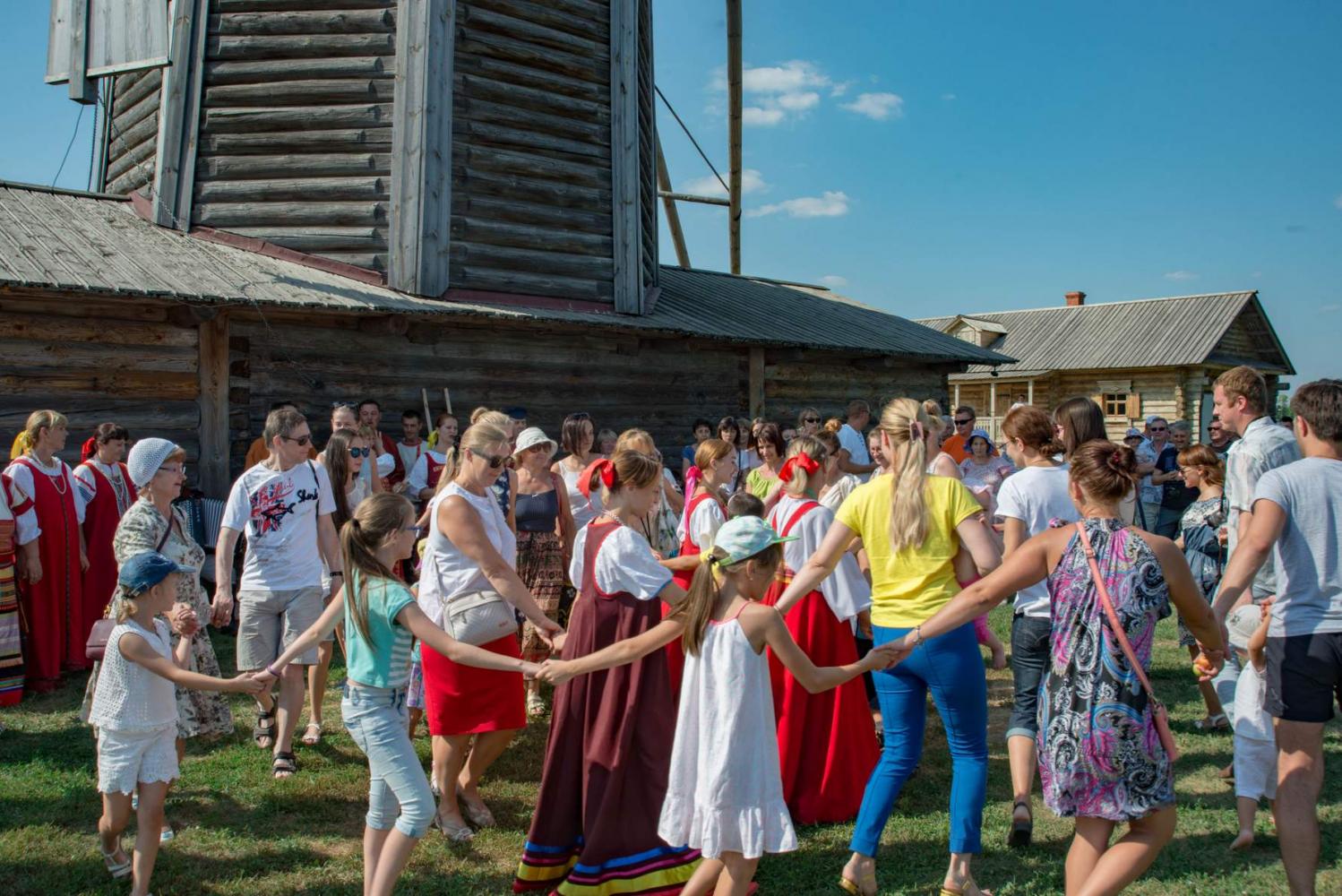 Яблочный Спас в «Тарханах» 19.08.2017 года. Фотограф В. Курносов