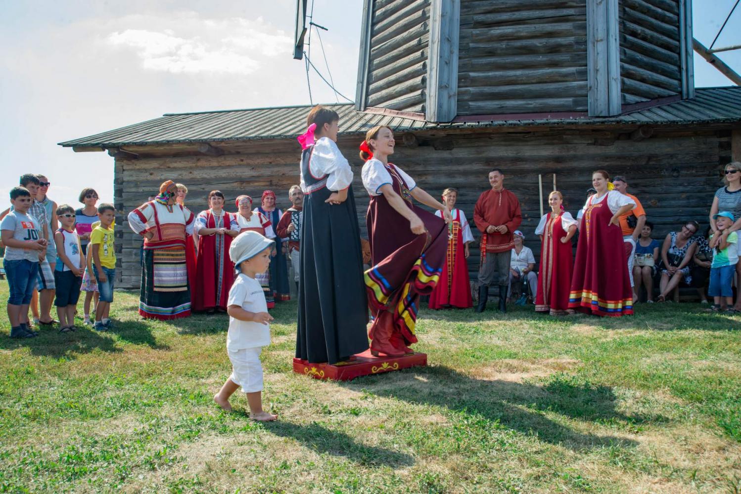 Яблочный Спас в «Тарханах» 19.08.2017 года. Фотограф В. Курносов