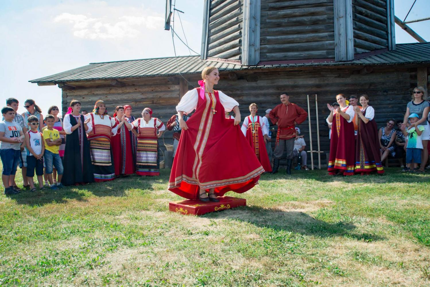 Яблочный Спас в «Тарханах» 19.08.2017 года. Фотограф В. Курносов