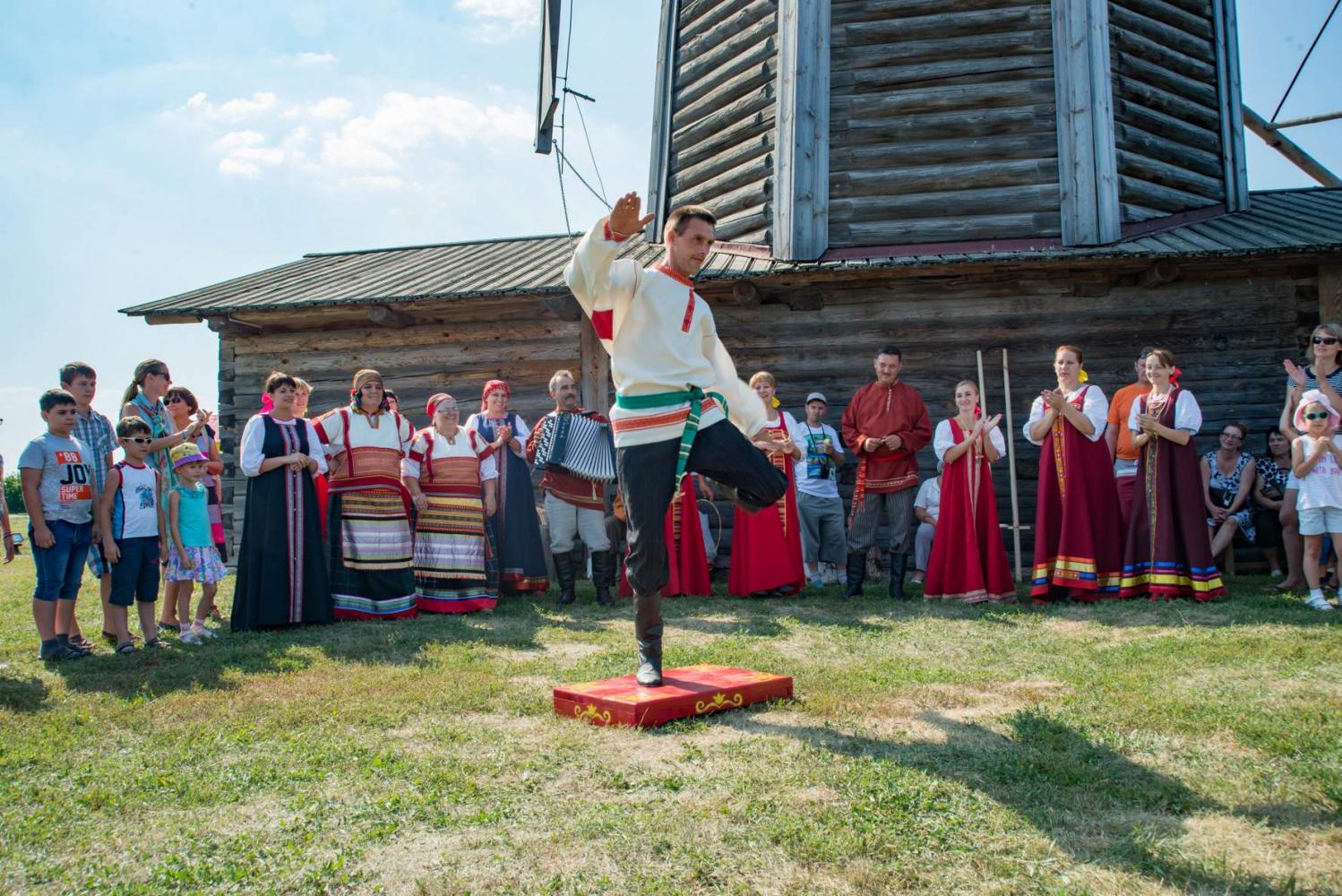 Яблочный Спас в «Тарханах» 19.08.2017 года. Фотограф В. Курносов
