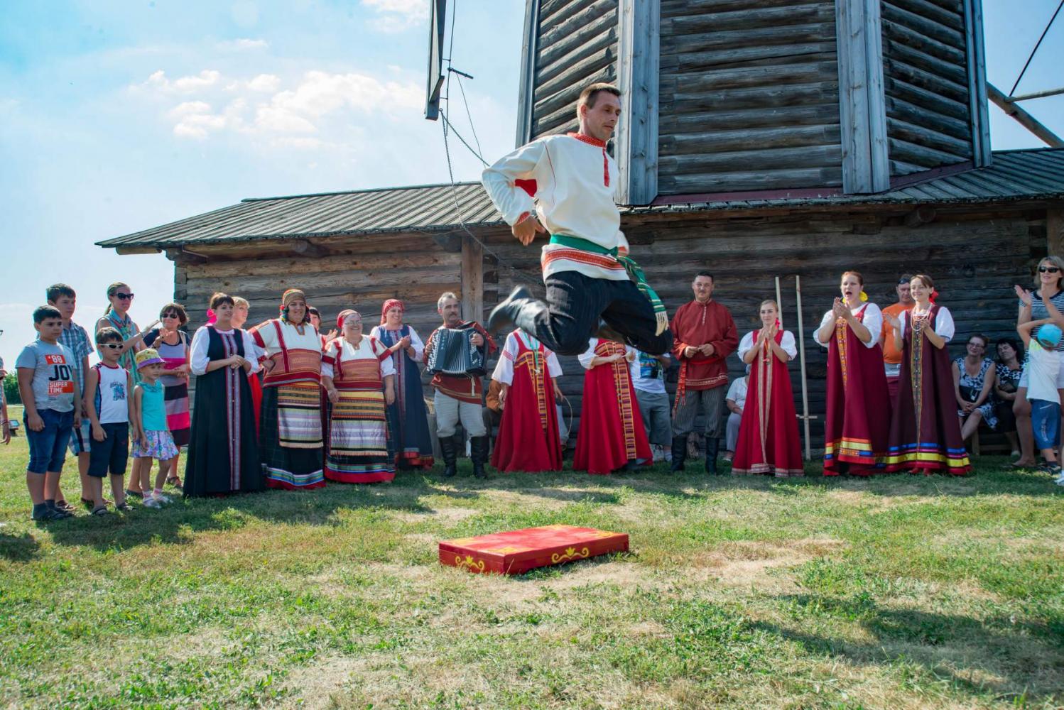 Яблочный Спас в «Тарханах» 19.08.2017 года. Фотограф В. Курносов