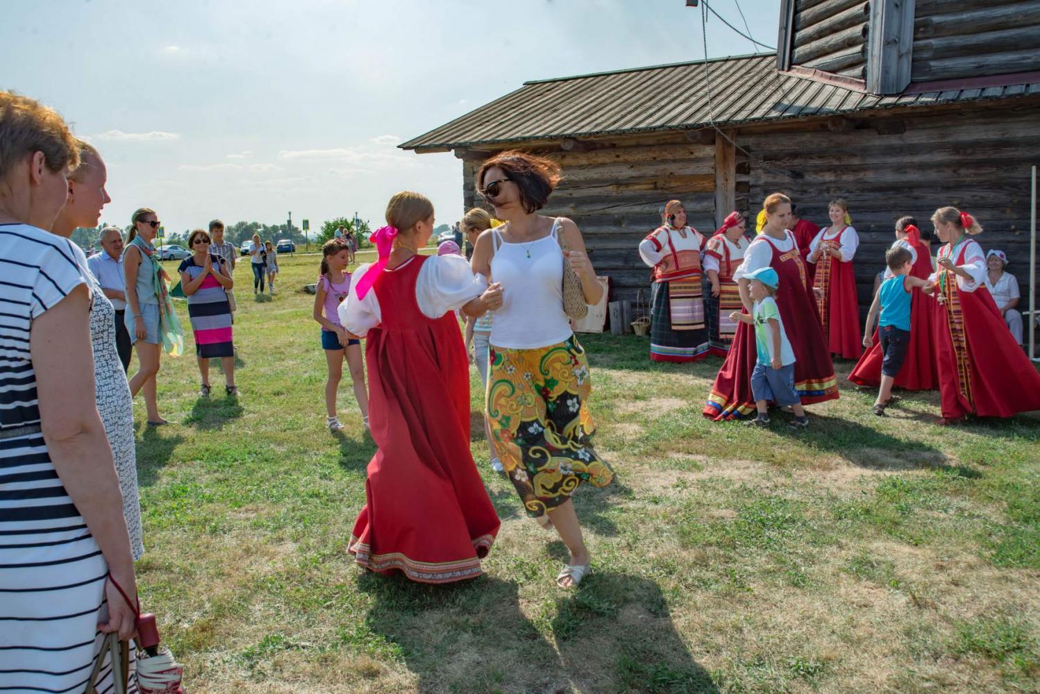 Яблочный Спас в «Тарханах» 19.08.2017 года. Фотограф В. Курносов