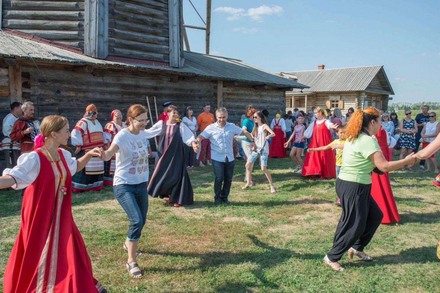 Яблочный Спас в «Тарханах» 19.08.2017 года. Фотограф В. Курносов