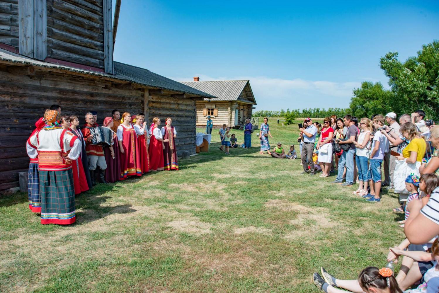 Яблочный Спас в «Тарханах» 19.08.2017 года. Фотограф В. Курносов