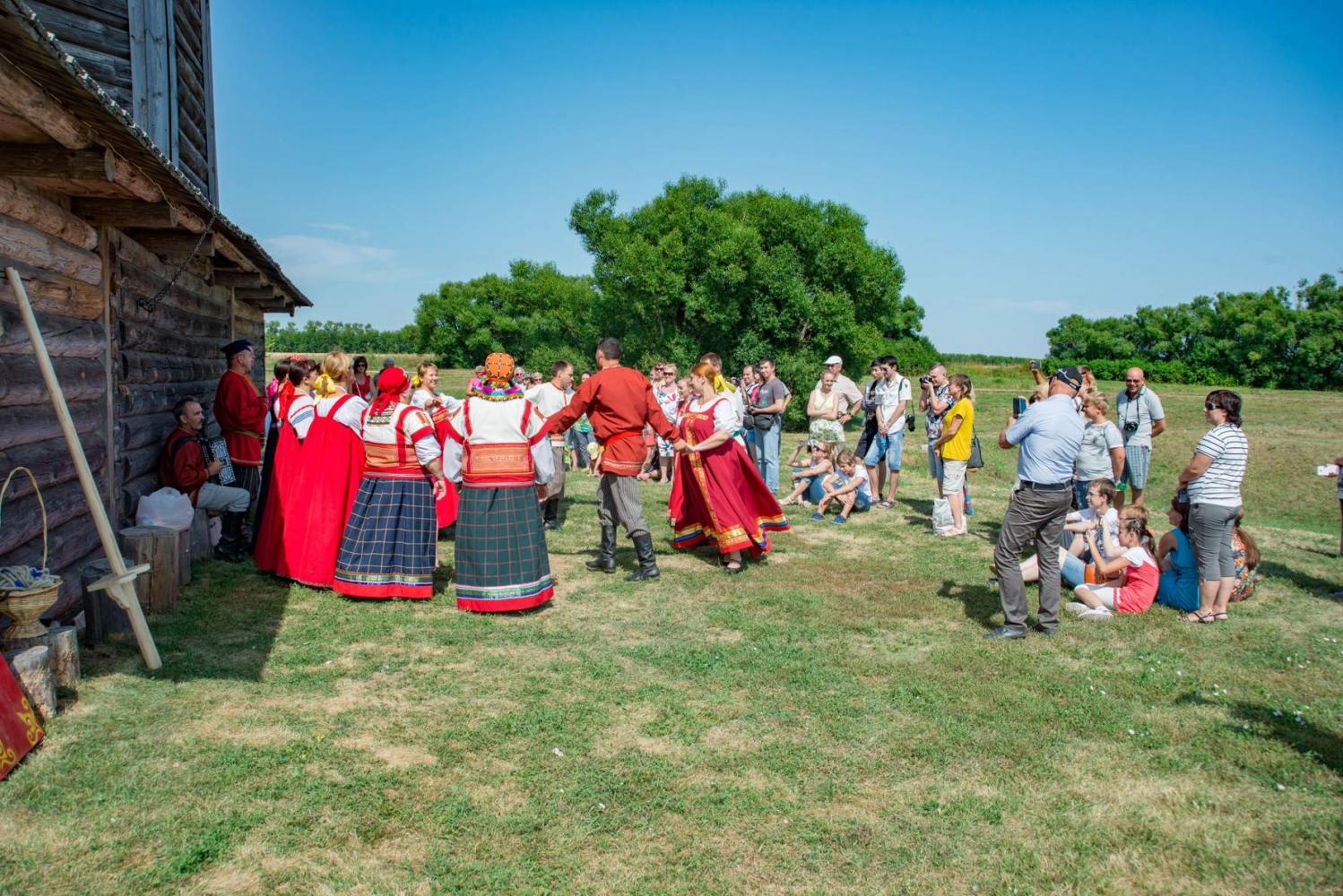 Яблочный Спас в «Тарханах» 19.08.2017 года. Фотограф В. Курносов