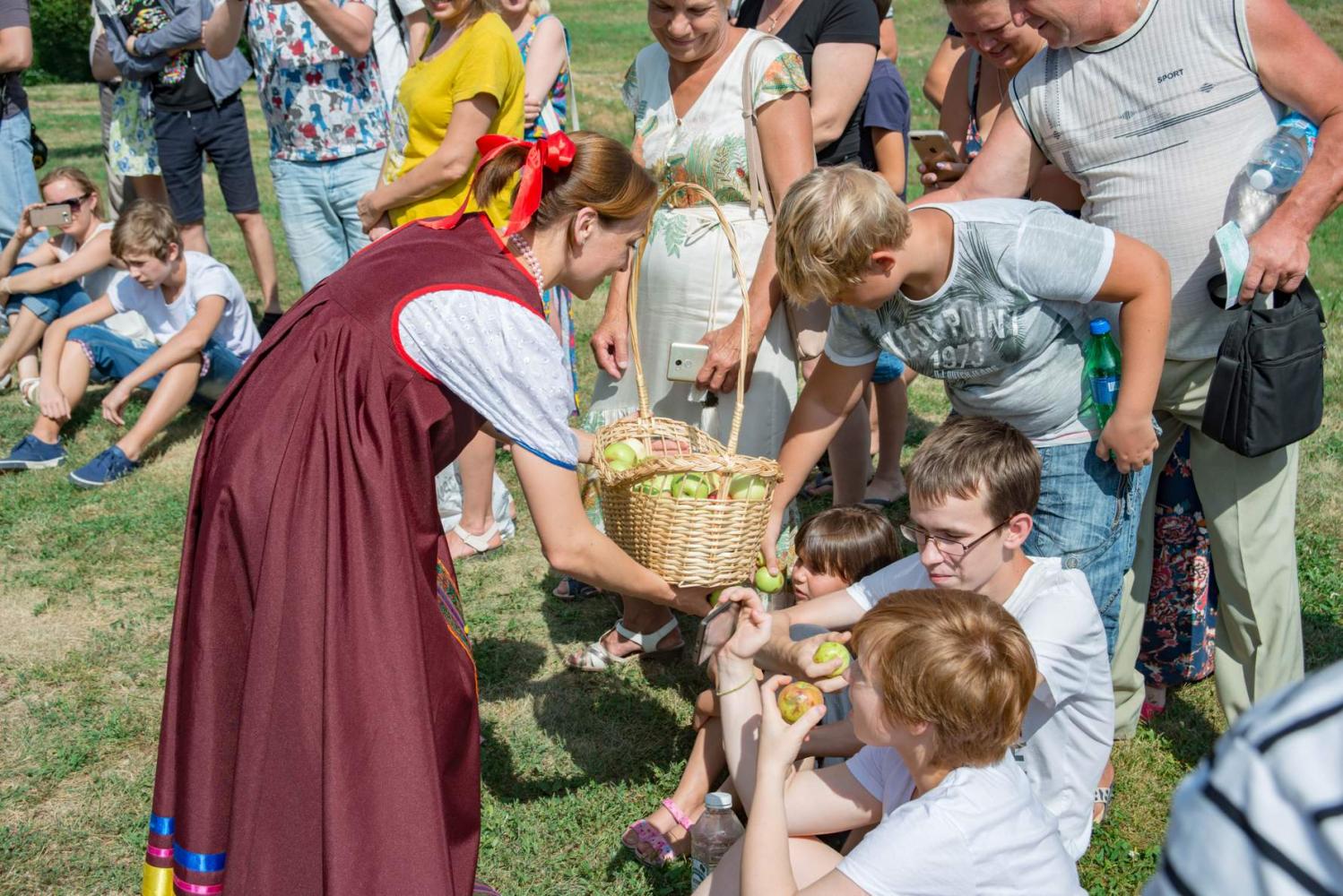 Яблочный Спас в «Тарханах» 19.08.2017 года. Фотограф В. Курносов