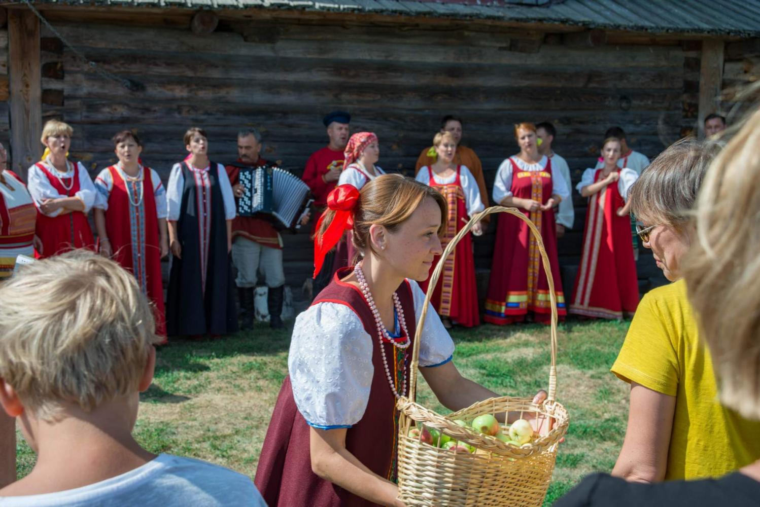 Яблочный Спас в «Тарханах» 19.08.2017 года. Фотограф В. Курносов