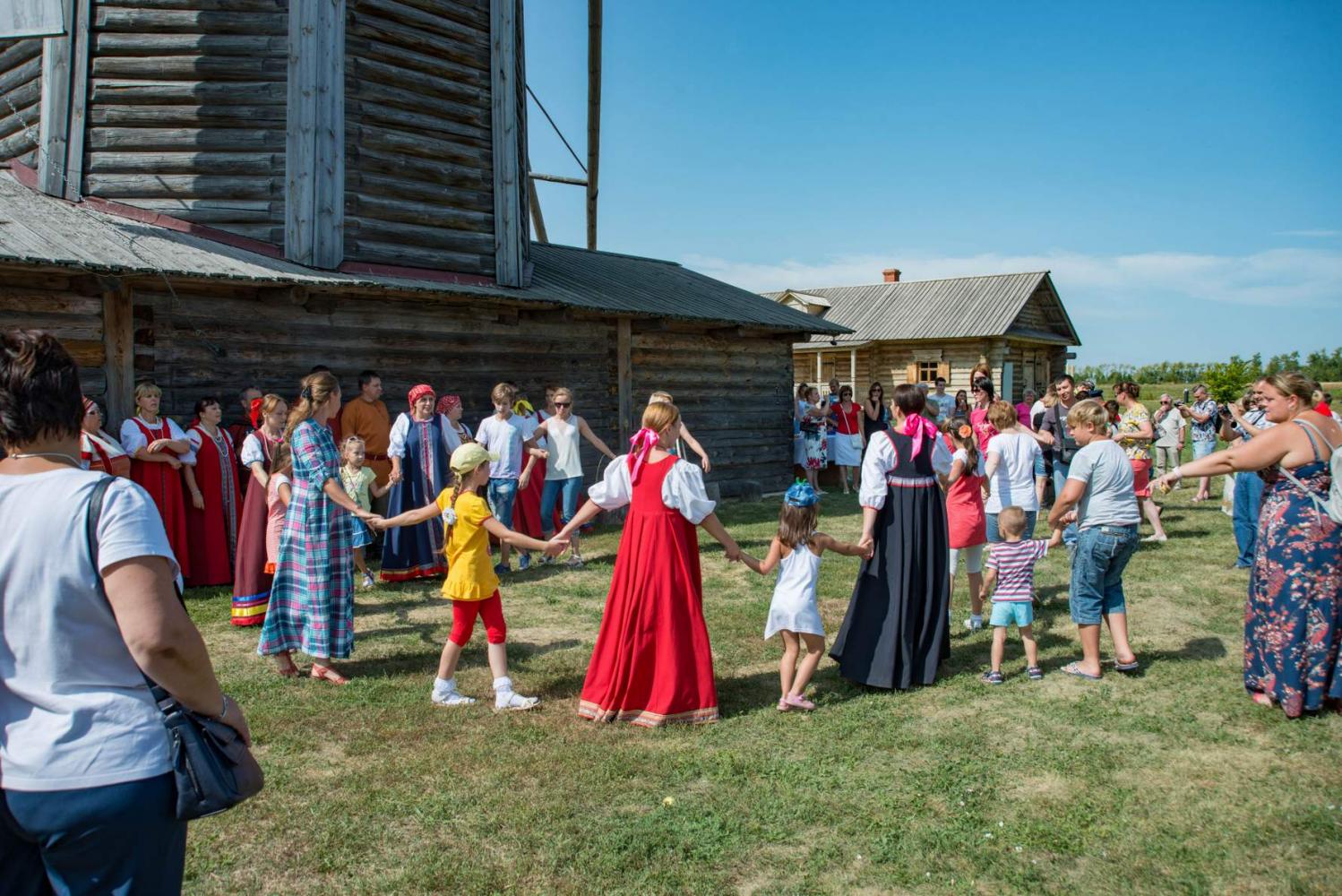 Яблочный Спас в «Тарханах» 19.08.2017 года. Фотограф В. Курносов