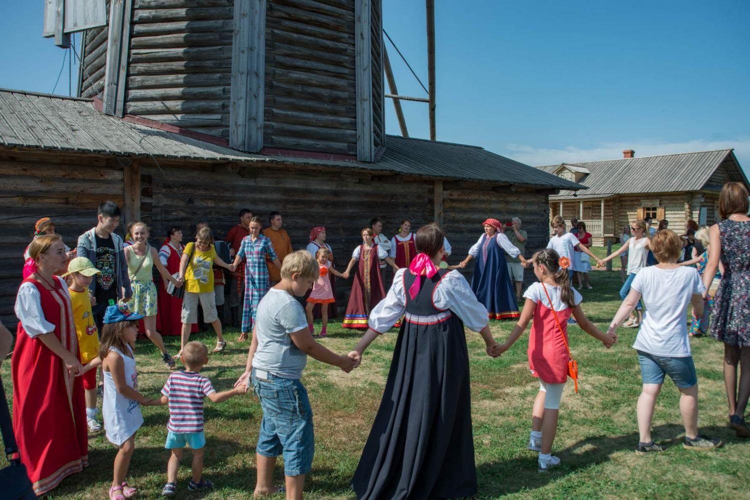 Яблочный Спас в «Тарханах» 19.08.2017 года. Фотограф В. Курносов