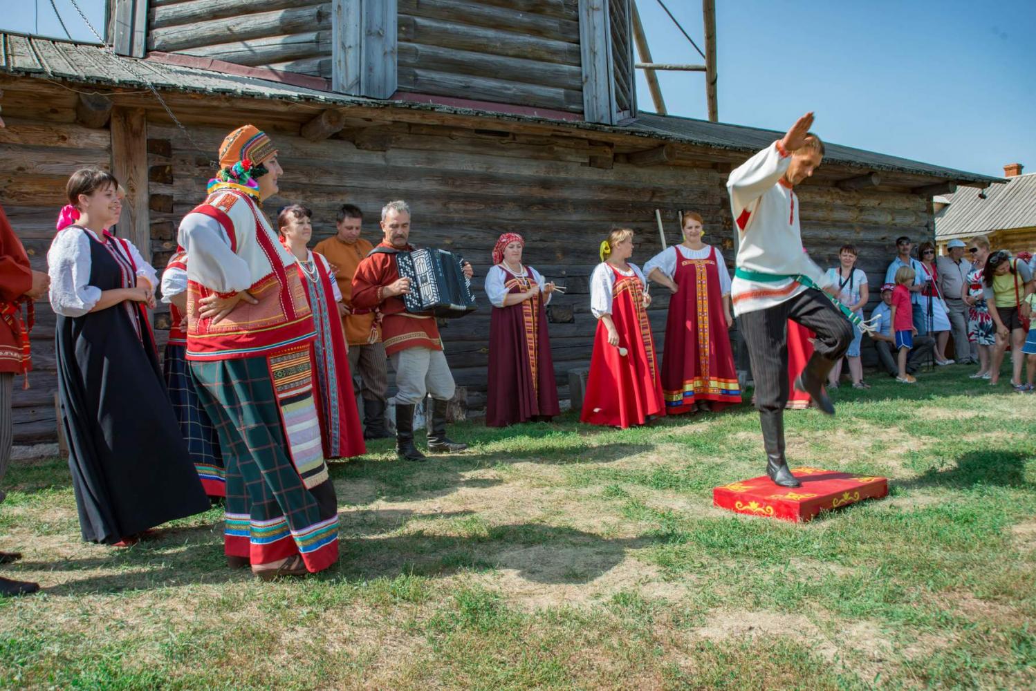 Яблочный Спас в «Тарханах» 19.08.2017 года. Фотограф В. Курносов