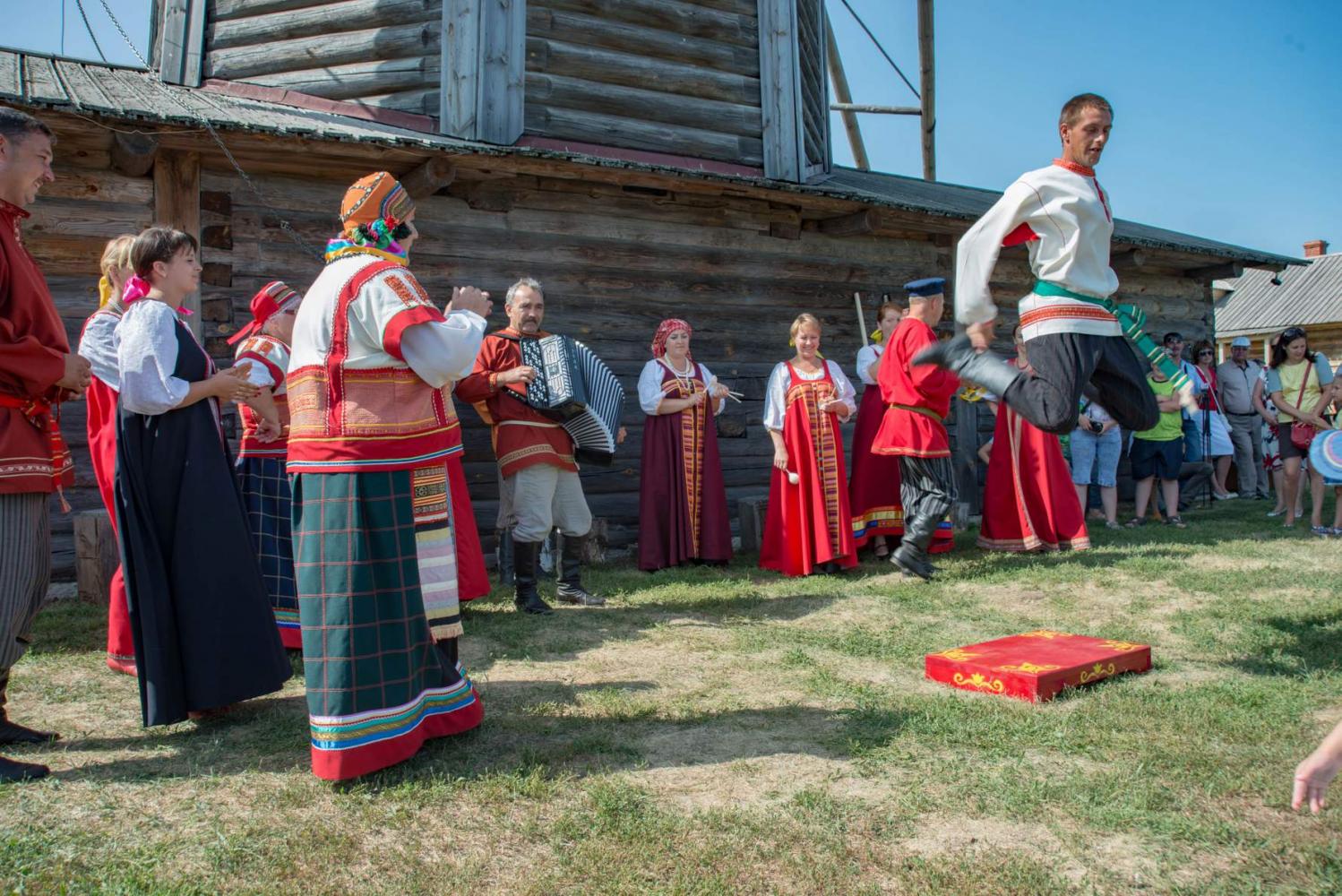 Яблочный Спас в «Тарханах» 19.08.2017 года. Фотограф В. Курносов