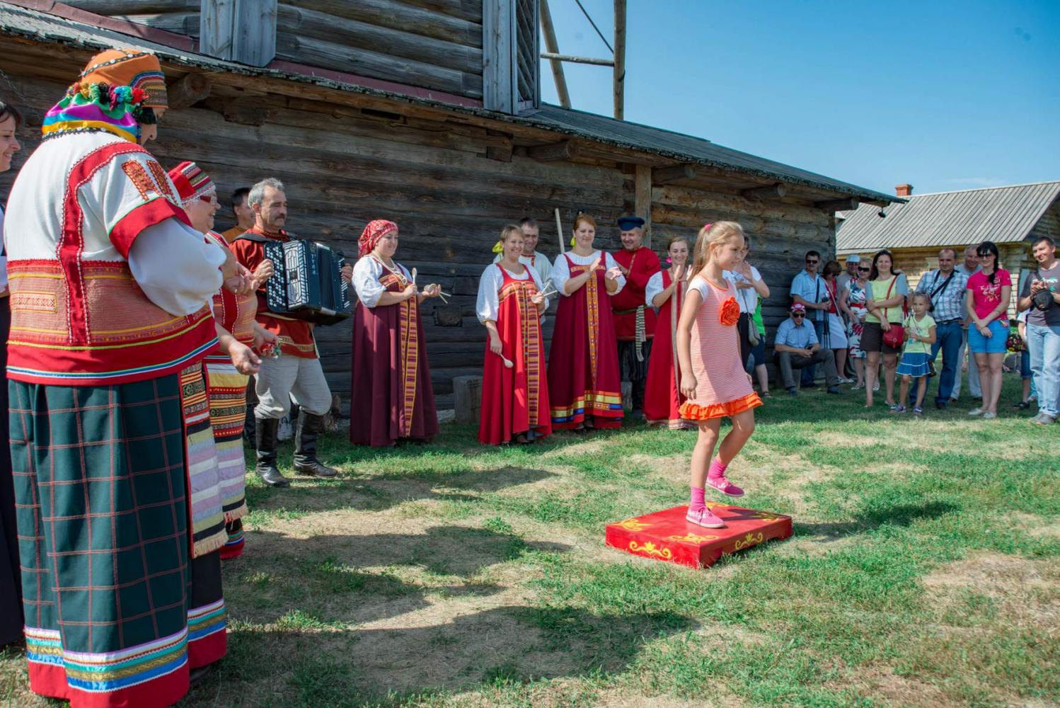 Яблочный Спас в «Тарханах» 19.08.2017 года. Фотограф В. Курносов