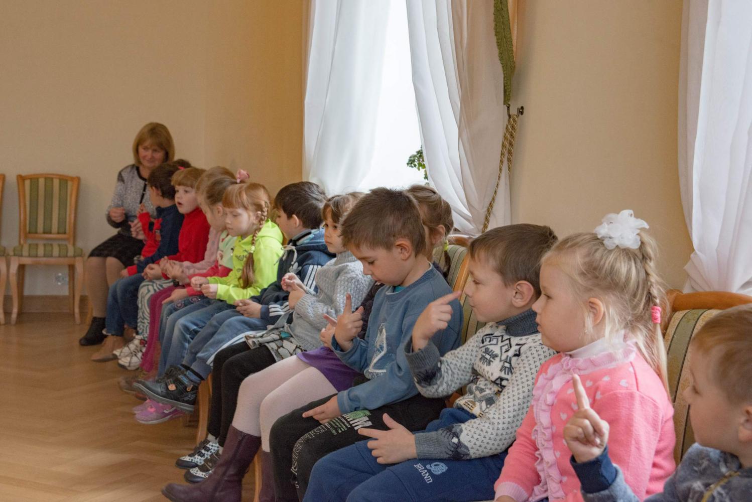 Воспитанники лермонтовского детского сада на занятии в «Тарханах». Фото В. Курносов
