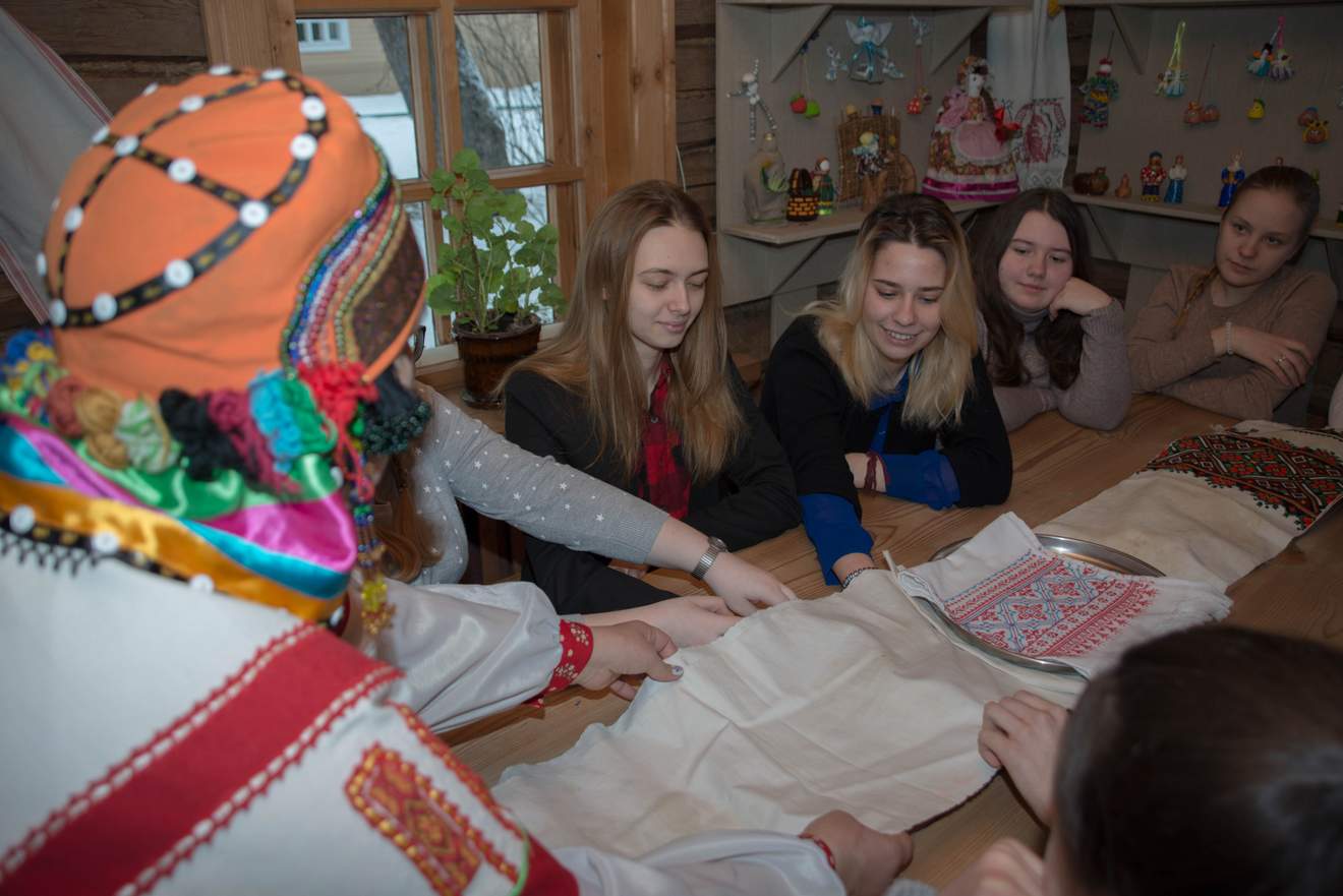 «... в крещенский вечерок девушки гадали»