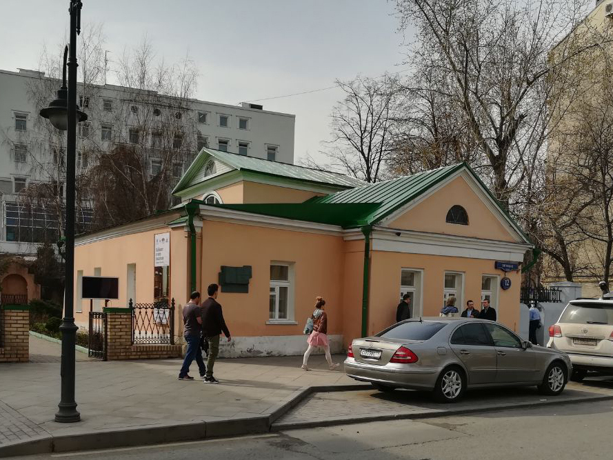 Фотография с открытия выставки в Толстовском центре на Пятницкой,  посвященной писателям, жившим в ХVIII – ХХ веках, от Державина до Шолохова