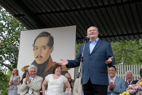 На сцене Зеленого театра губернатор Пензенской области В.К. Бочкарев.JPG