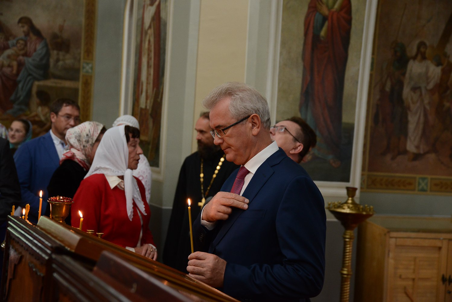 Возложение цветов на  могилу М.Ю. Лермонтова. Фото: А. Семенов