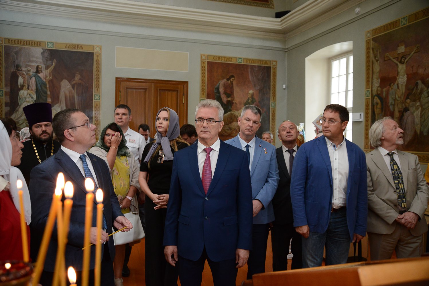 Возложение цветов на  могилу М.Ю. Лермонтова. Фото: А. Семенов