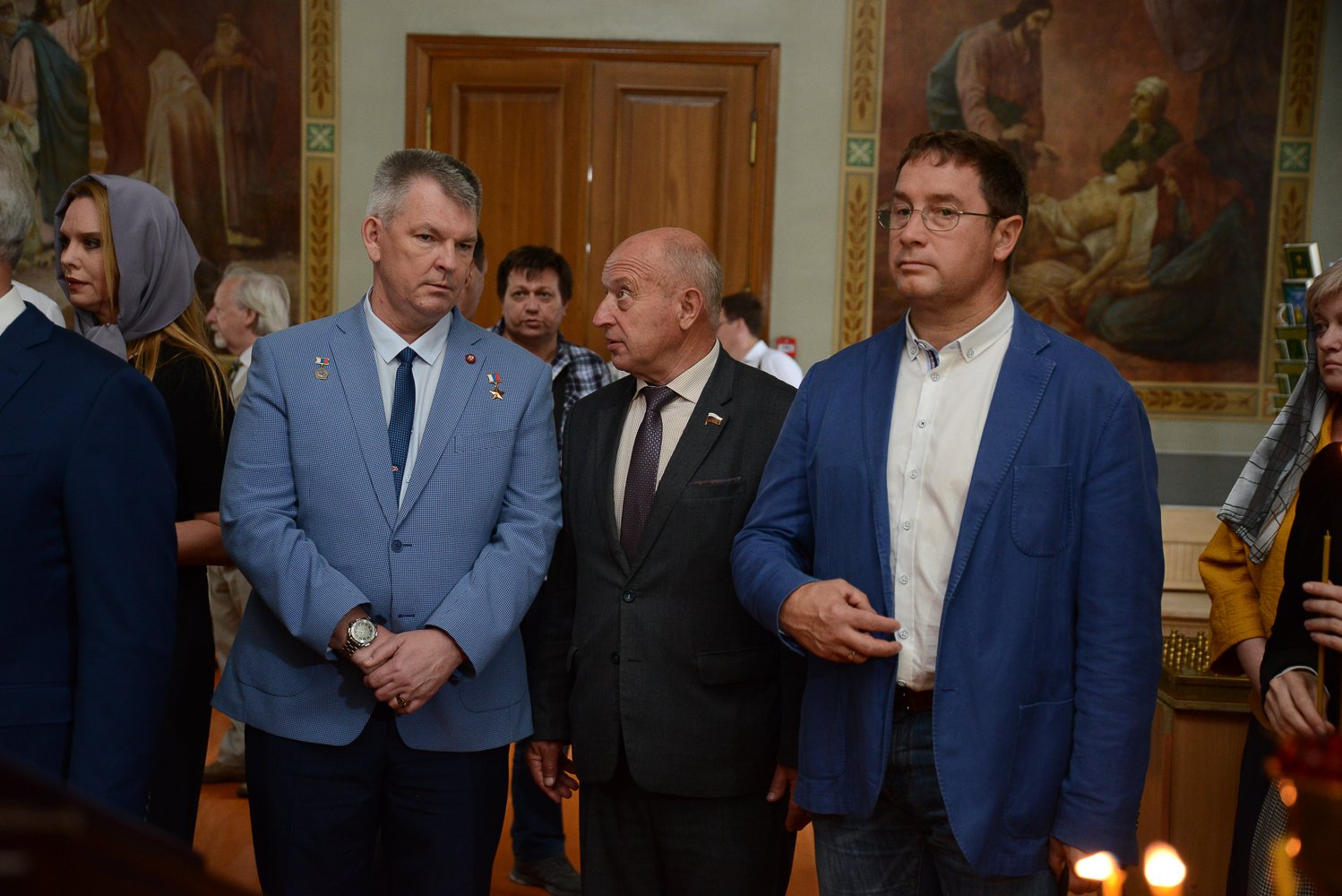 Возложение цветов на  могилу М.Ю. Лермонтова. Фото: А. Семенов