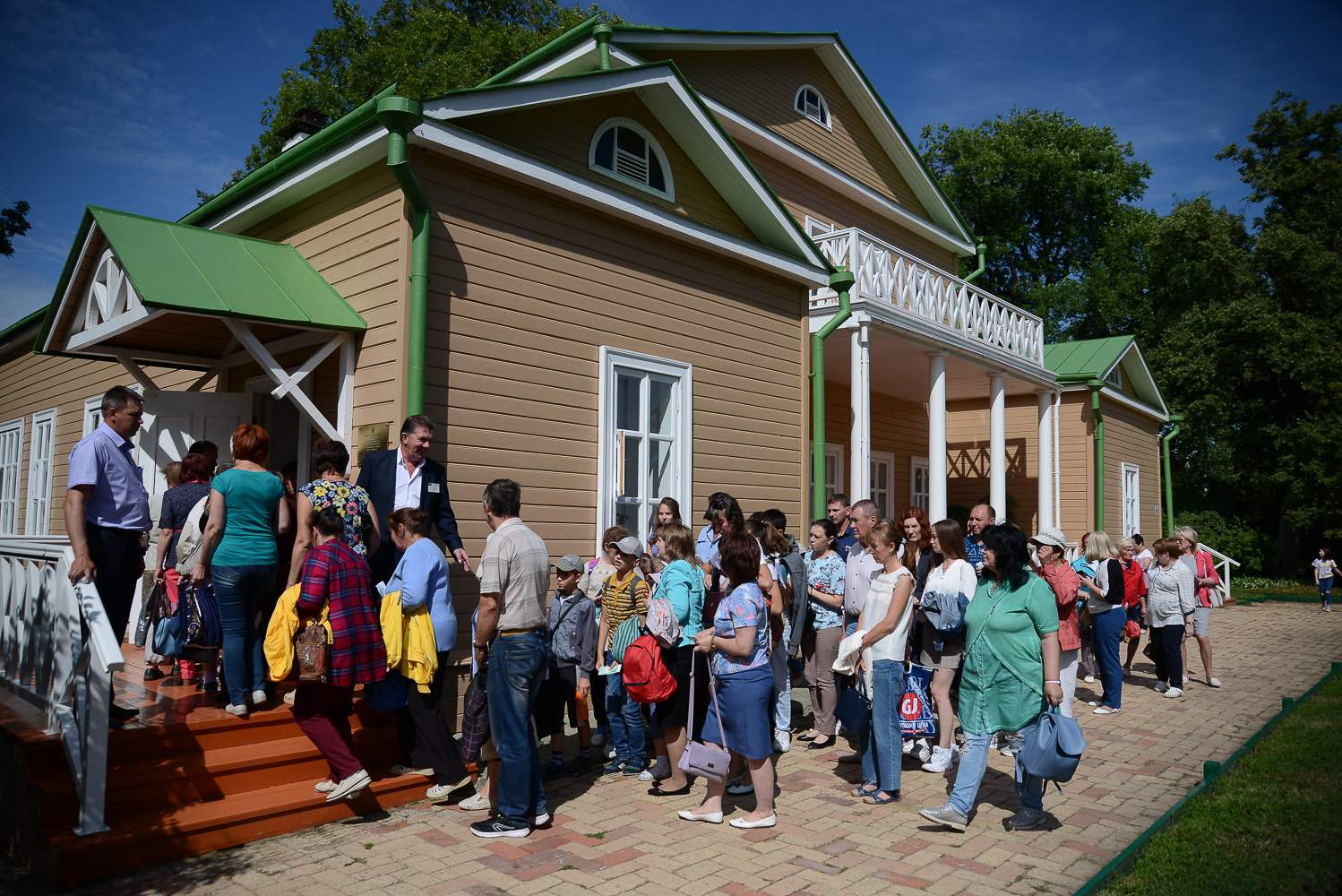 Работа интерактивных площадок с мастер-классами на территории музея «Тарханы». Фото: А. Семенов