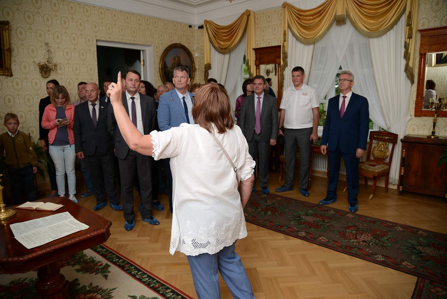 Театрализованная экскурсия для гостей в барском доме музея «Тарханы». Фото: А. Семенов
