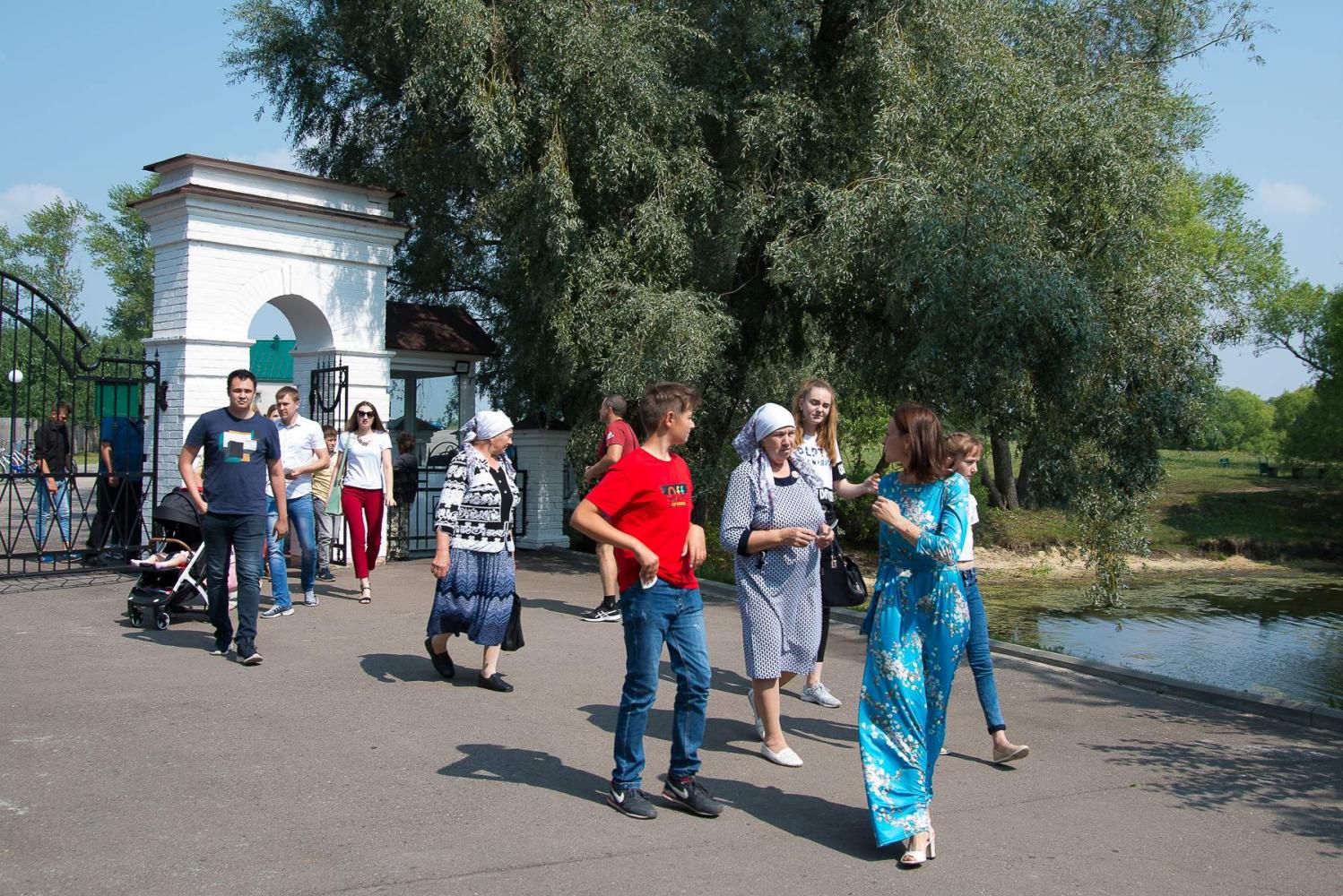 Посетители в день памяти 27 июля 2019 года. Фото: А. Семенов