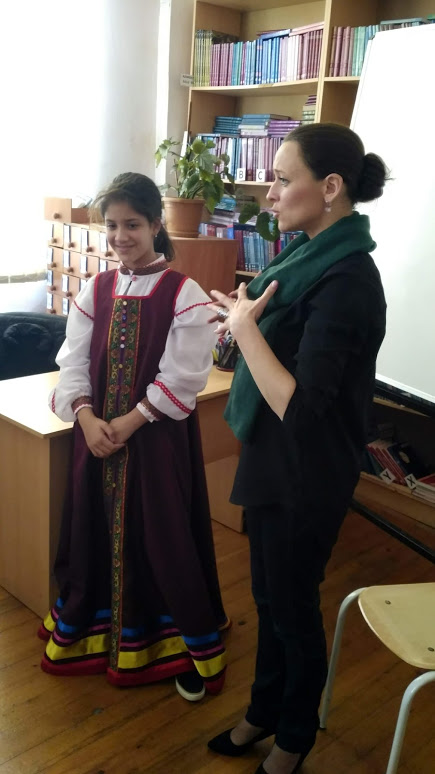 Занятие «Не шей ты мне, матушка, красный сарафан…» в Бакинском Европейском лицее