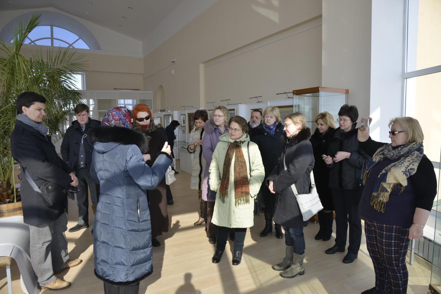 Осмотр экспозиции в Центре приема посетителей