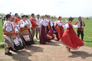 Яблочный Спас в "Тарханах". Частушки с приплясом на досочке 